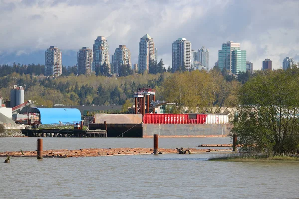 Przemysł Wysokiej Gęstości Żyjących Burnaby Kanada Patrząc Drugiej Stronie Rzeki — Zdjęcie stockowe