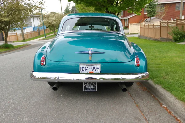 Задній Вид Повністю Відреставрованому 1951 Chevrolet Bel Air Припарковані Житловій — стокове фото
