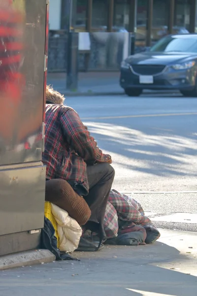 Obrys Bezdomovec Rohu Ulice Jeho Světské Věci — Stock fotografie