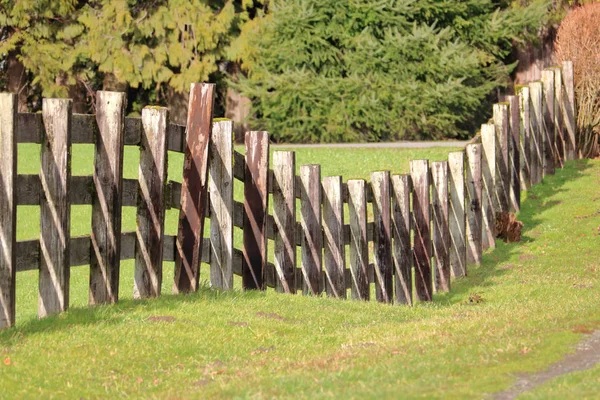 Profile View Wooden Post Beam Fence Follows Elevation Yard — Stock Photo, Image