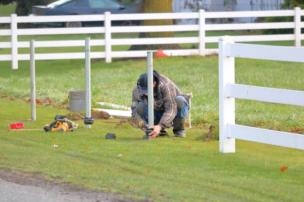 Construction Worker His Tools Used Build Fence Comprised Wood Steel — Stock Photo, Image