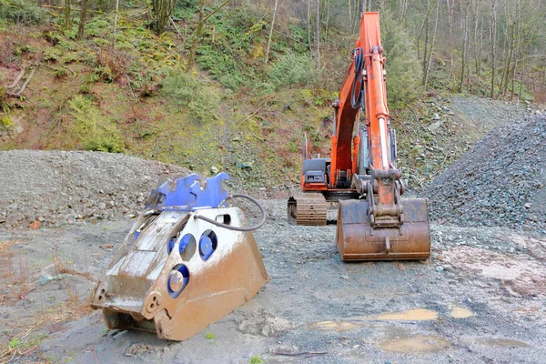 Cubo Industrial Especialmente Diseñado Para Aplastar Rocas Asfalto Encuentra Junto —  Fotos de Stock