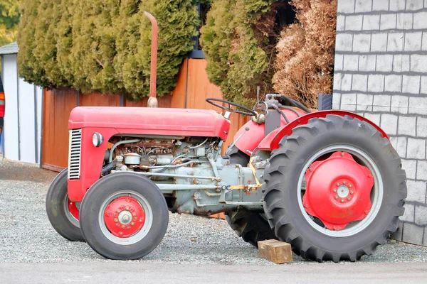 Vista Perfil Completo Tractor Rojo Vintage Que Sido Restaurado Con —  Fotos de Stock