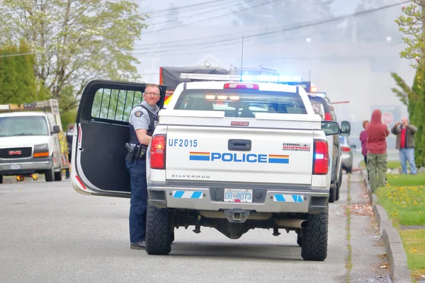 Egy Rcmp Tiszt Reagál Egy Gyanús Tűzesetre Második Sugárút 46280 — Stock Fotó