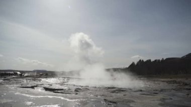 Strokkur yavaş çekimde patlayan Şofben