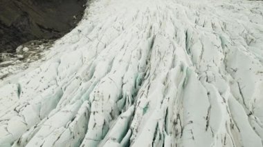 Görkemli Svinafellsjokull dron görüntüleri