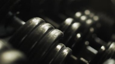 Egzersiz donanımları ve ip içinde jimnastik salonu