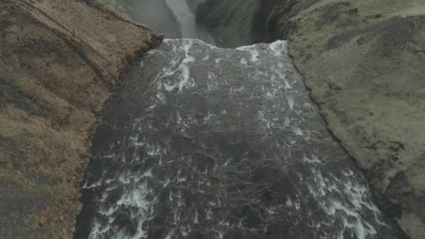 Bela vista da cachoeira Skogafoss — Vídeo de Stock