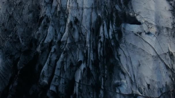 Tilta upp skott av Solheimajokull Glacier mot himlen — Stockvideo