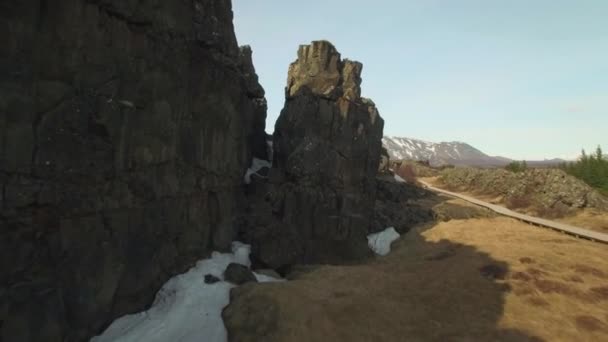 Skalní útvary v národním parku Thingvellir — Stock video