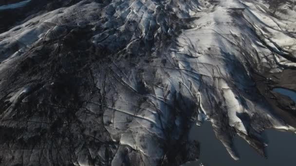 Glacier Solheimajokull recouvert de cendres volcaniques 