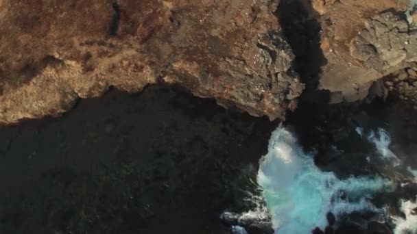 Belle cascade au parc national de Thingvellir 