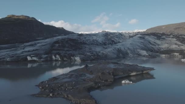 Λίμνη και παγετώνα Solheimajokull στην Ισλανδία — Αρχείο Βίντεο