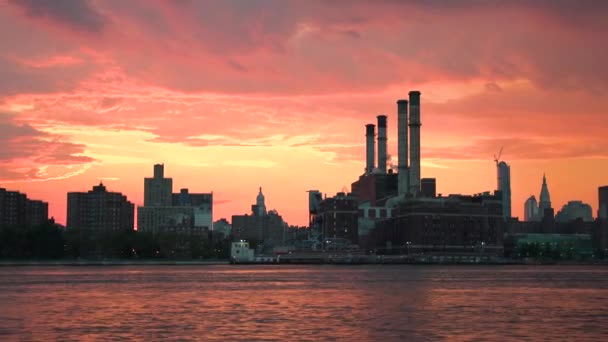 Factory by East River from boat — Stock Video