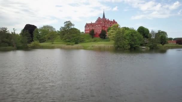 Dánsko, Langeland, Tranekaer, Tranekaer Slot zámku, nejstarší obydlené budovy — Stock video