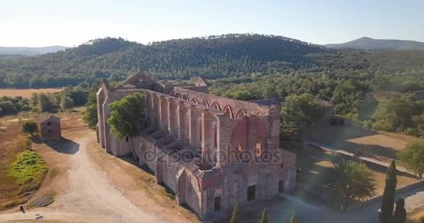 Drone över San Galgano kyrka — Stockvideo