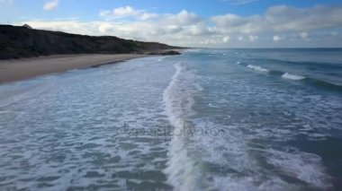 Deniz üzerinden dron görünüm