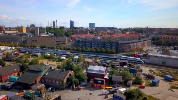 Drone over stad — Stockvideo