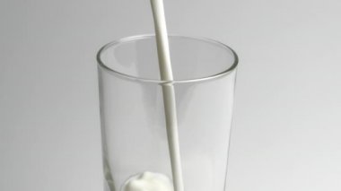 Süt döktü