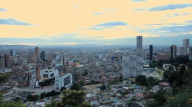 Şehri ele alacakaranlıkta için gün