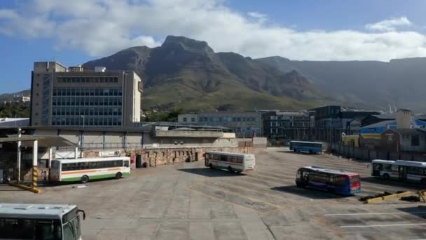 Revealing Shot of the Cape Town City, Road, and Mountainscape — Stock Video