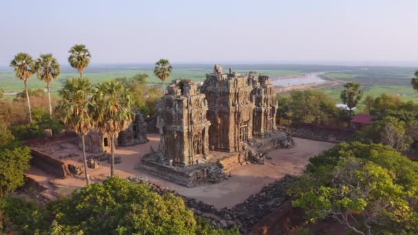 Prasat Phnom Krom ruin — Stockvideo