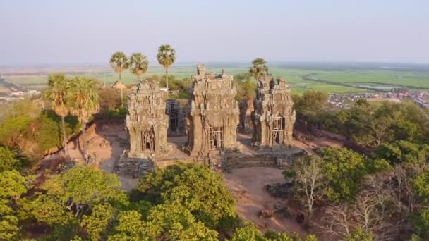Разрушение средневекового храма Камбоджи — стоковое видео