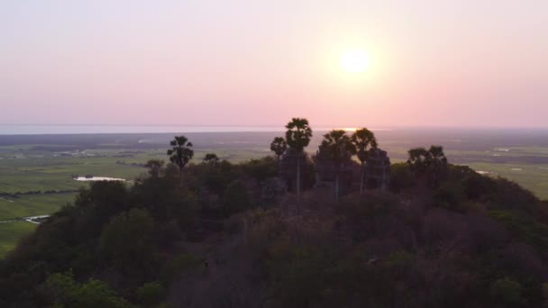 180 degrees on the Prasat Phnom Krom — Stock Video