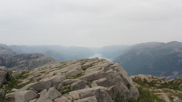 Reveal Shot of a Foggy River in Between  Mountains — Stock Video