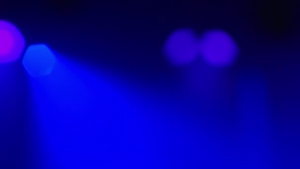 Tiro de luz de festa azul focada — Vídeo de Stock