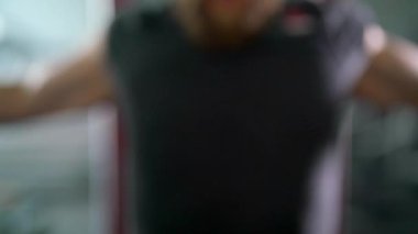 Pec Güverte Makinesi ile Çekici Atletizm Trenleri