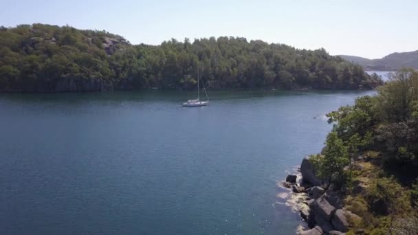 Vue Par Drone Sur Le Lac Norvégien Avec Bateau — Video