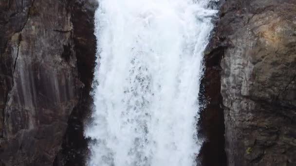 Cachoeira de água branca em cascata — Vídeo de Stock
