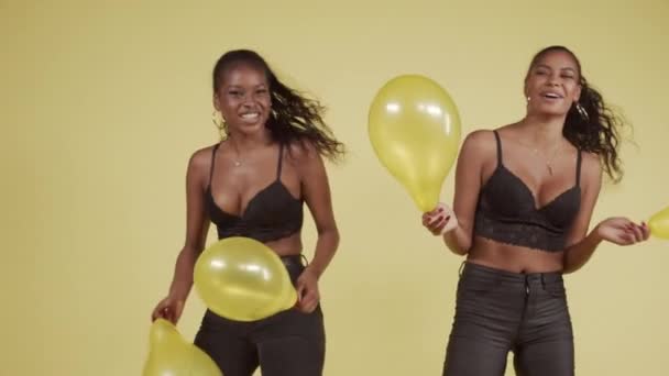 Young Black Girlfriends Dancing With Balloons — Stock Video