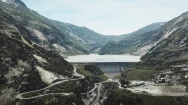 İsviçre Vadisi 'ndeki Zigzag Yolu' ndan Doğa Çekimi