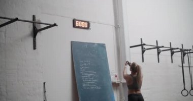 Kadın Atletin Spor Salonu Zamanlayıcısı