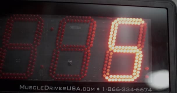 ( 영어 ) Countdown on Digital Clock In Gym — 비디오