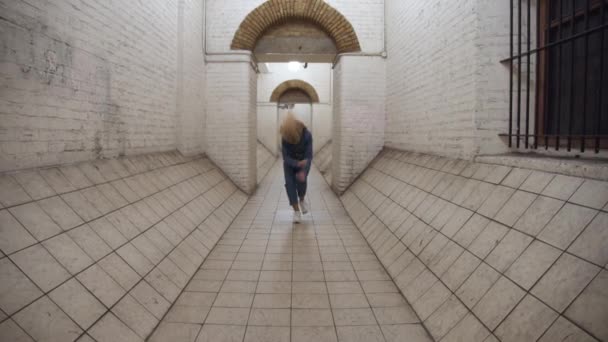 Blond Girl In Jumpsuit Dancing In Tunnel — Stockvideo