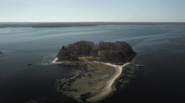 Sönderhav 'daki Oksel Adası' nı çevreleyen Köpüklü Okyanus Suyu