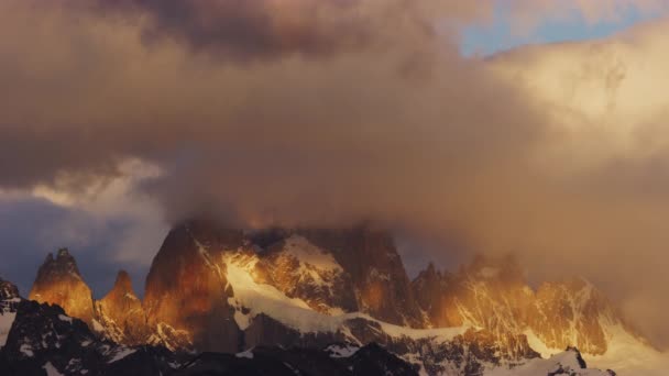 Short Still Clip of the Mountains of El Chalten in Argentina — Stock Video