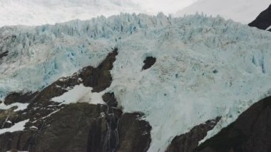 Kar sırasında Arjantin 'deki El Chalten Dağlarının Zaman Hızı