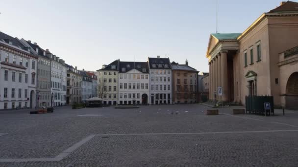 Ruas vazias de Nytorv durante o bloqueio — Vídeo de Stock