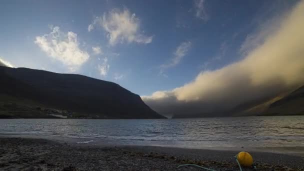 Landschaft und Fjord in Arnafjodir — Stockvideo