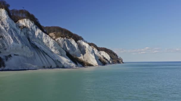 Drone Shot Of Moens Klint falaises blanches — Video
