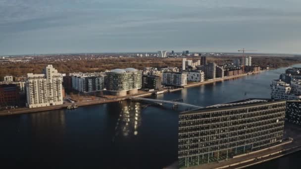 Aerial Shot of Island 's Quay en Dinamarca — Vídeo de stock