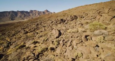 Parlayan Güneşli Rocky Manzarası