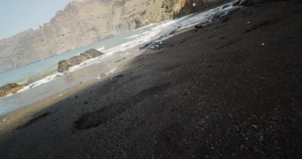 Strand en kustlijn kliffen in Tenerife — Stockvideo