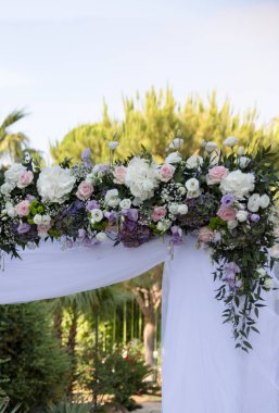 Çiçekler hiç bir düğün töreninde yeterlidir