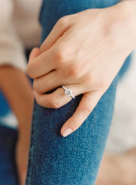 Bridal ring on female finger — Stock Photo, Image