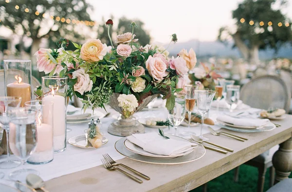 Setting table decorated with flowers — Stock Photo, Image